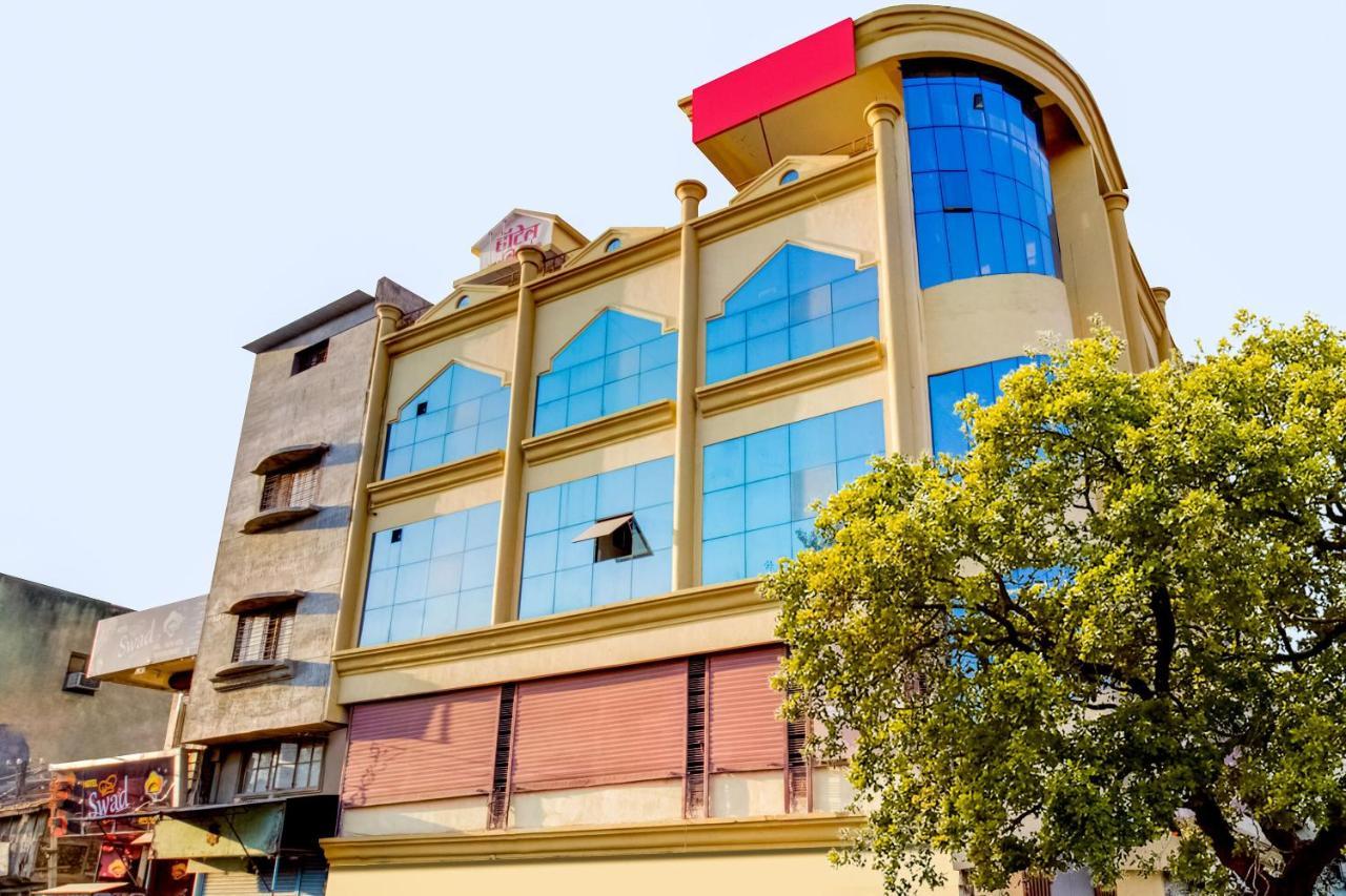 Oyo 81625 Hotel Radhika Manmad Exterior foto